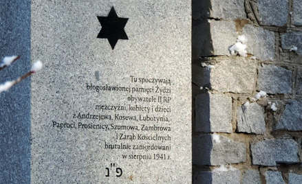 Upamiętnienie Żydów pomordowanych w lesie Rząśnik zostało odsłonięte w 2021 r.