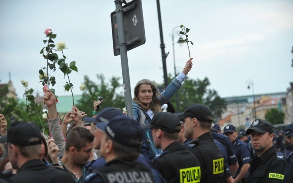 Stanisław Karczewski o wydarzeniach na Krakowskim Przedmieściu: Barbarzyńcy. Strzelaliby do nas