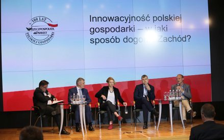 Panel dyskusyjny „Innowacyjność polskiej gospodarki – w jaki sposób dogonić Zachód”. Nz. od lewej: K