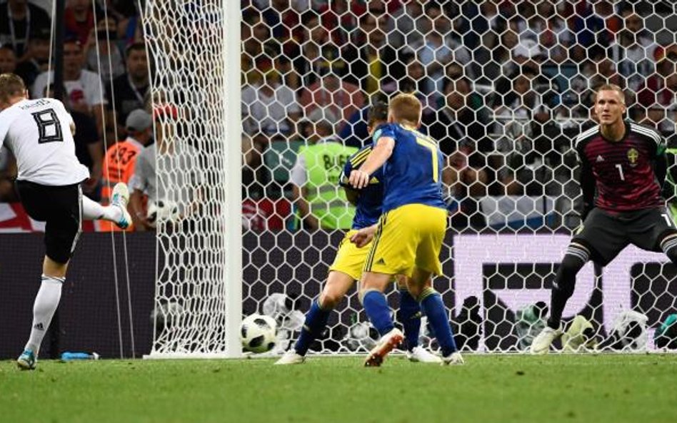 Keisuke Honda strzela drugą bramkę dla Japonii