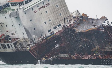 Hongkong: Wielki pożar tankowca. Nie żyje jedna osoba