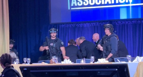 Moment ewakuacji Donalda Trumpa