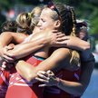 Agnieszka Kobus po zdobyciu pierwszego olimpijskiego medalu. Wraz z Moniką Ciaciuch, Marią Springwal