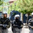 Żołnierze pilnujący ratusza w Kosowie