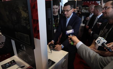 Premier Mateusz Morawiecki gra w „This War of Mine”