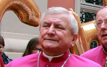 Bp. Edward Janiak, mimo zakazu Watykanu przebywa na terenie diecezji kaliskiej. Kuria powiadomiła Nu