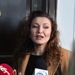 Monika Pawłowska przed gabinetem marszałka Sejmu w Warszawie