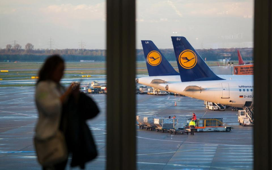Mimo 11 strajków w 2014 roku niemiecki przewoźnik Deutsche Lufthansa AG wypracowała 954 miliony euro