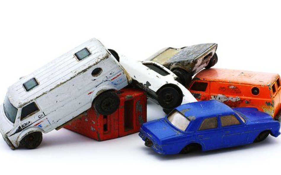 Kary za brak sieci recyklingu starych samochodów