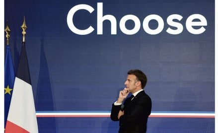 Przywódca twardej lewicy Jean-Luc Mélenchon powtarza, że Emmanuel Macron (na zdjęciu) ukradł wybory 