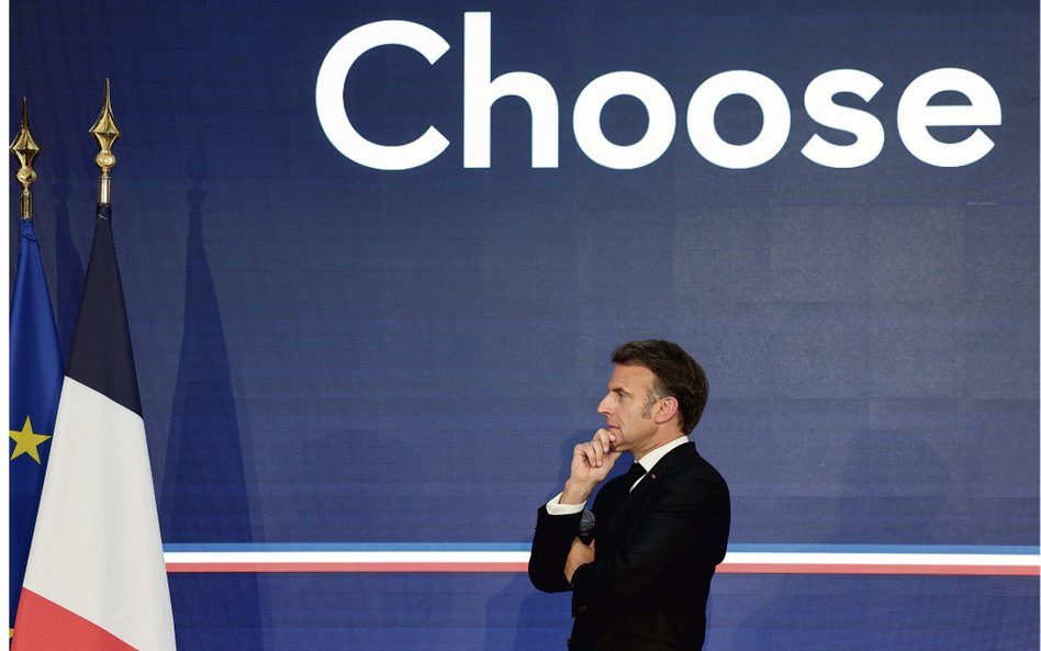 Przywódca twardej lewicy Jean-Luc Mélenchon powtarza, że Emmanuel Macron (na zdjęciu) ukradł wybory 