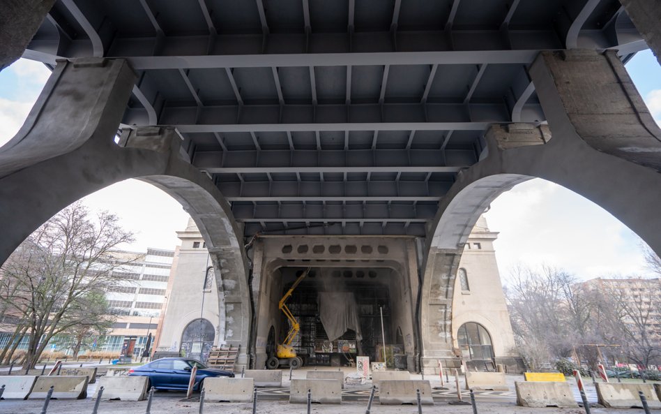 Jeśli warunki pogodowe będą sprzyjać i wiosna nie okaże się zbyt deszczowa, roboty potrwają do maja.