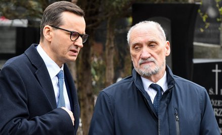 Były premier Mateusz Morawiecki i były szef MON Antoni Macierewicz.