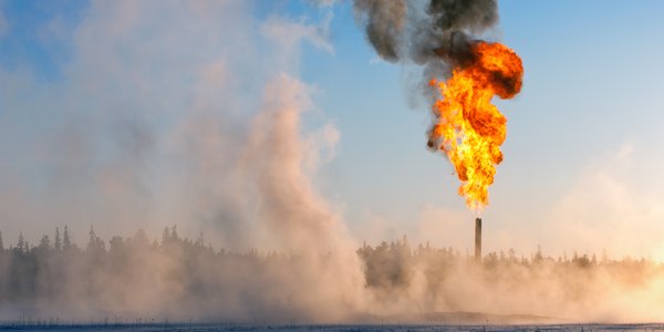 Płonie kolejna rosyjska rafineria, rosną problemy z eksportem ropy