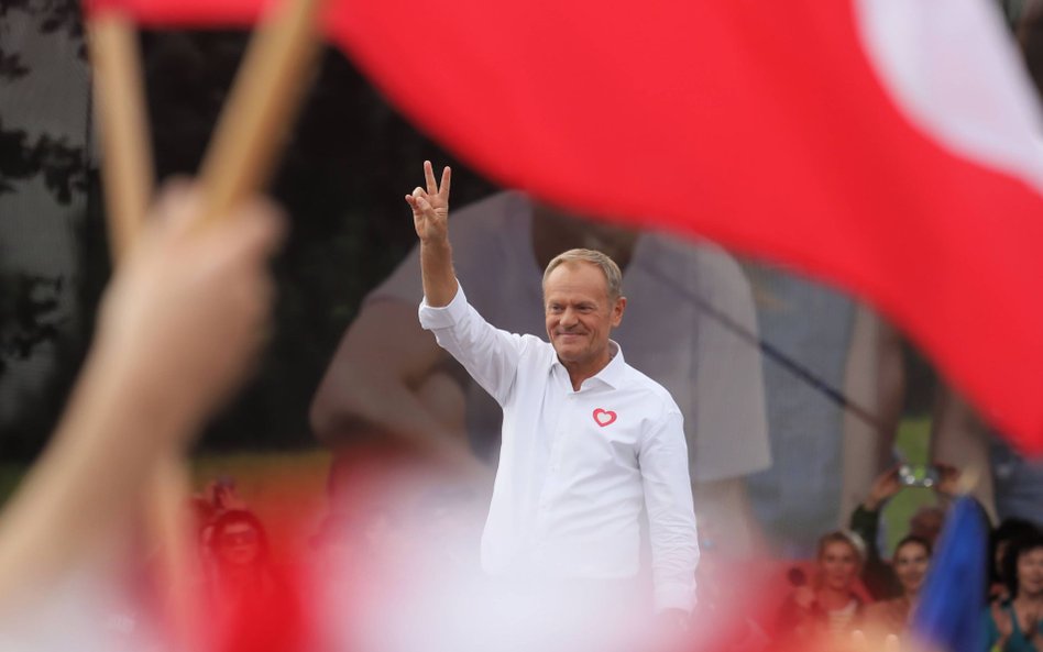 Donald Tusk w orędziu nawiązał do retoryki z tzw. marszu miliona serc