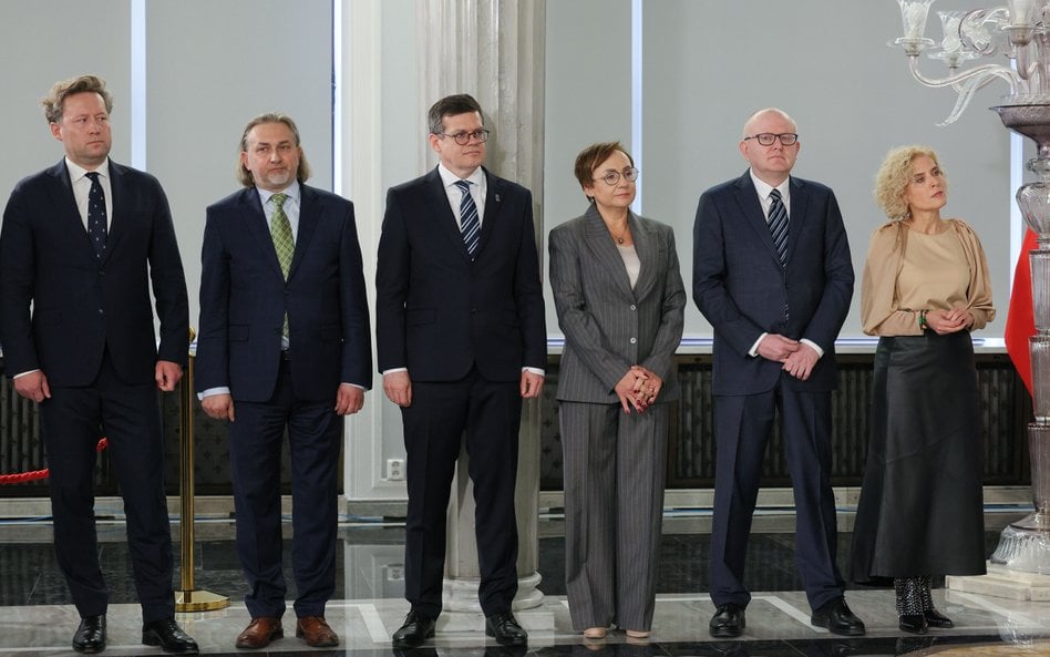 Sędziowie TK, od lewej: Maciej Taborowski, Dariusz Szostek, Krystian Markiewicz, Anna Korwin-Piotrow