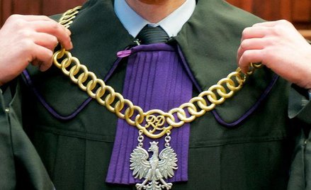 Uprawnienia do delegowania sędziów dla ministra sprawiedliwości nie można rozszerzać na niższych urz
