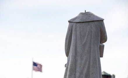 Zdekapitowany pomnik Krzysztofa Kolumba w Bostonie