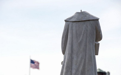 Zdekapitowany pomnik Krzysztofa Kolumba w Bostonie