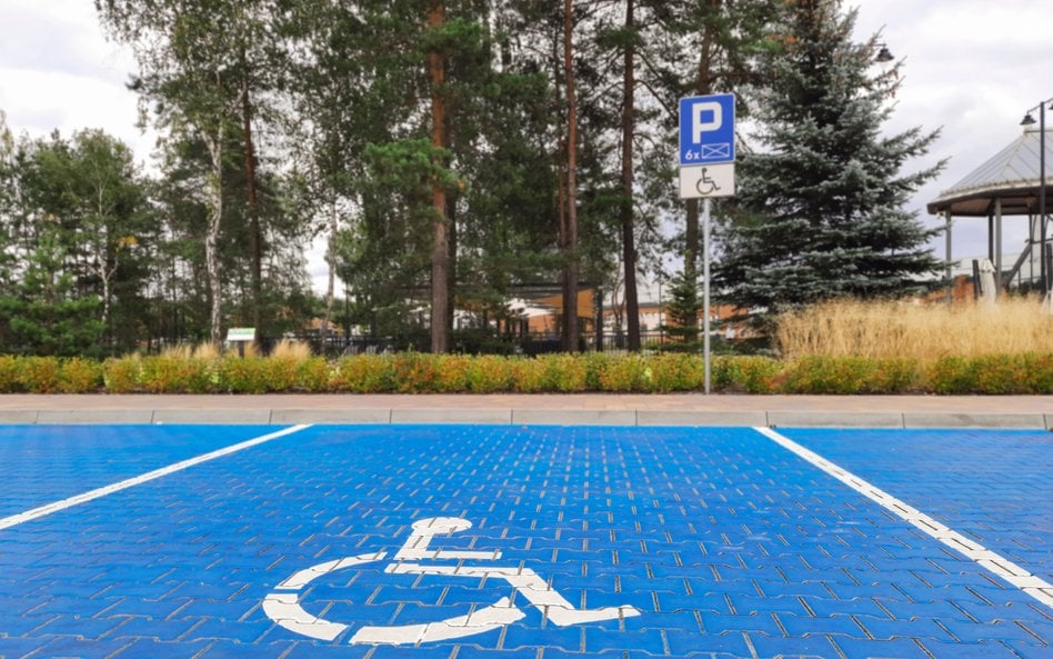 Duże zmiany w zasadach przyznawania kart parkingowych. Jest projekt rozporządzenia