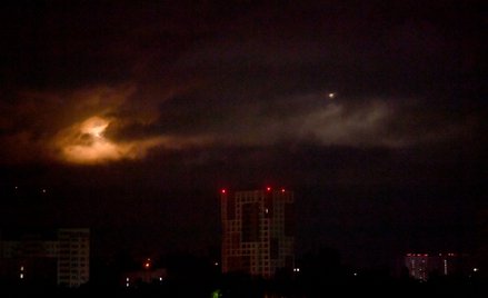 Eksplozja na niebie nad Kijowem w czasie jednego z wcześniejszych ataków Rosjan na ukraińską stolicę
