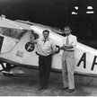 Pilot Franciszek Żwirko (z lewej) i konstruktor lotniczy Stanisław Wigura przed samolotem RWD-6.