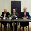 Konferencja prasowa Związku Banków Polskich. Od lewej: Tadeusz Białek, Jacek Furga, Krzysztof Pietra
