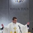Ks. Mindewicz odwiedza wiernych, którzy zaprosili go e-mailem