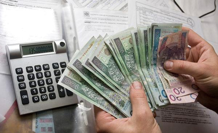 Rząd podwyższy minimalną pensję o 490 zł