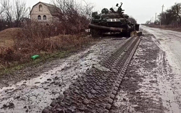 Ukraiński czołg zniszczony w pobliżu Mariupola