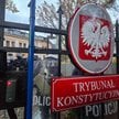 Policja przed budynkiem Trybunału Konstytucyjnego w Warszawie