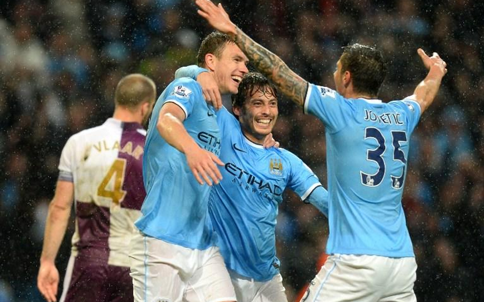 Czy Edin Dżeko (z lewej), David Silva i Stevan Jovetić będą się cieszyć w niedzielę z mistrzostwa An