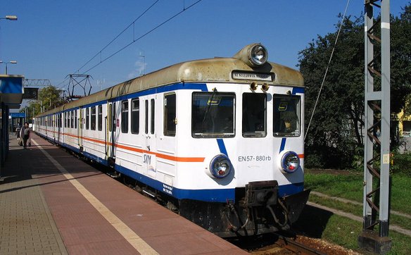 Pierwszy skład stołecznej SKM sfotografowany na Stacji Sulejóek-Miłosna był wypożyczony z trójmiejsk