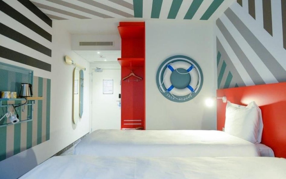 Nadwiślański ibis Styles – z wiosłem nad głową