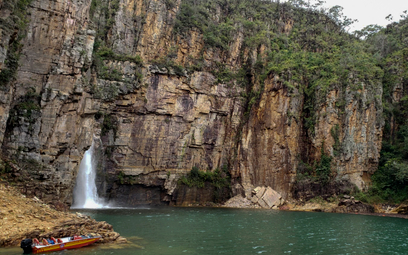 Brazylia: nad jeziorem osunął się blok skalny