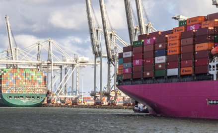 Gospodarka ożywa, port w Rotterdamie też