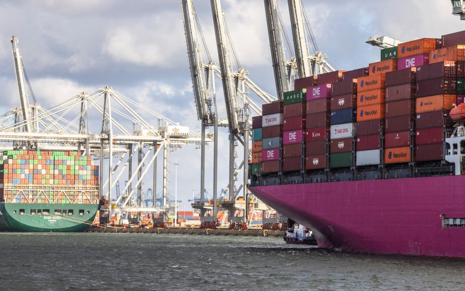 Gospodarka ożywa, port w Rotterdamie też