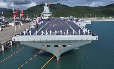 Najnowszy chiński lotniskowiec ma być lepszy od wprowadzonego właśnie do służby Fujian (na zdjęciu).