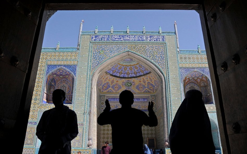 Błękitny Meczet w Mazar-i Szarif w Afganistanie