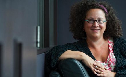 Sophie Hannah, ur. w 1971 r. w Manchesterze, debiutowała jako poetka, ale popularność przyniosły jej