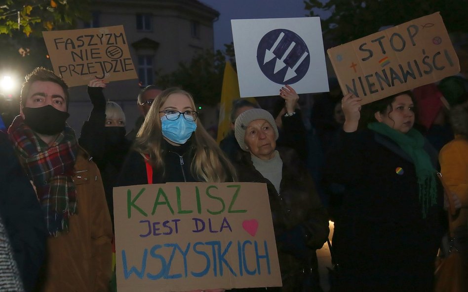 Manifestacja pod hasłem „Kalisz wolny od faszyzmu” na ulicach miasta, 14 listopada, będący odpowiedz