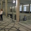 Adam Hofman z PiS (z prawej) pół tegorocznych wakacji spędził w gmachu przy Wiejskiej