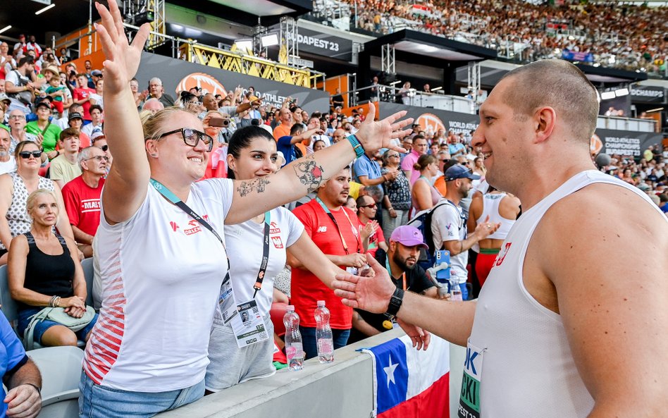 Wojciech Nowicki został wicemistrzem świata i wpadł w ramiona trenerki Joanny Fiodorow