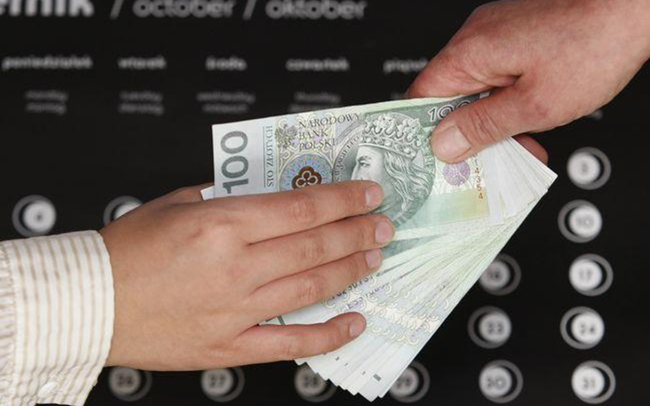 Na starcie kariery pracownicy dostają przeciętnie 1900 zł na rękę