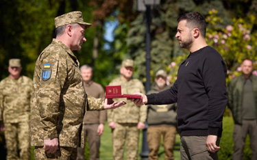 Wołodymyr Zełenski wręcza odznaczenia ukraińskim żołnierzom
