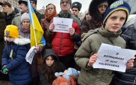 Miejsce: Wołnowacha (Ukraina), Zabici: 12, Ostrzał cywilnego autobusu w punkcie kontrolnym Buhas(ukr