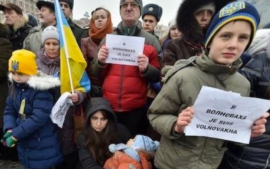 Miejsce: Wołnowacha (Ukraina), Zabici: 12, Ostrzał cywilnego autobusu w punkcie kontrolnym Buhas(ukr