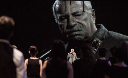Wałęsa i Kaczyński w sądzie i na scenie