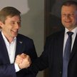 Ramunas Karbauskis (z lewej), szef zwycięskiej partii, i Saulius Skvernelis, jeden z kandydatów na p