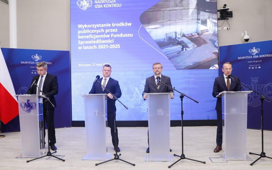 Przedstawiciele Najwyższej Izby Kontroli na konferencji prasowej dot. wyników kontroli "Funkcjonowan